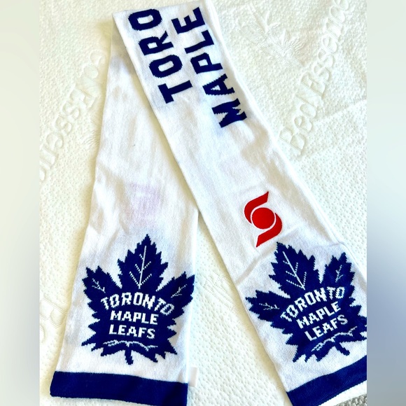 Toronto Maple Leafs Supporter Scarf - Picture 2 of 5